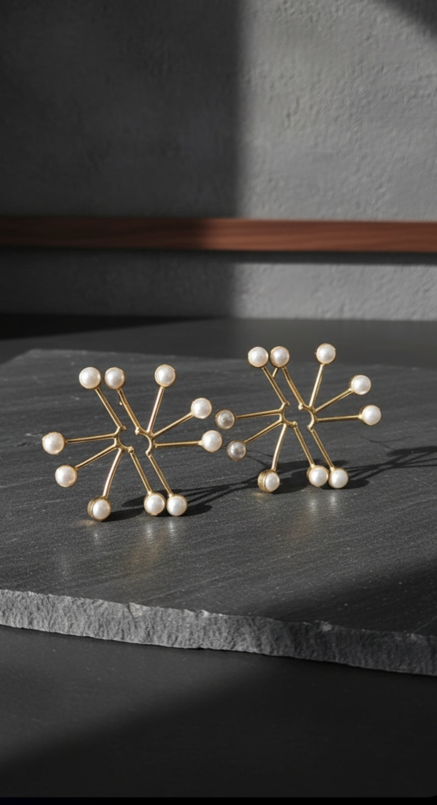 Pearl golden studs