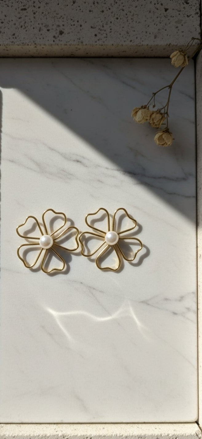 Golden flower studs
