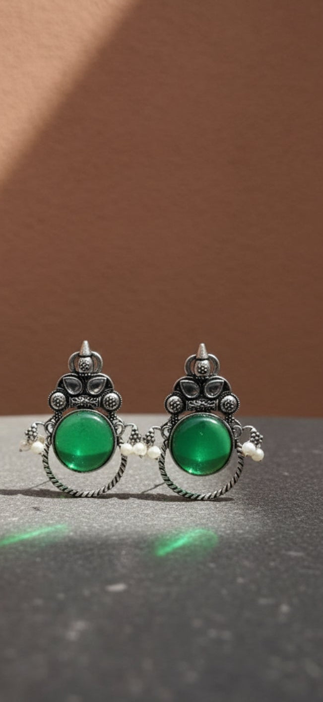 Green stone oxidised stud