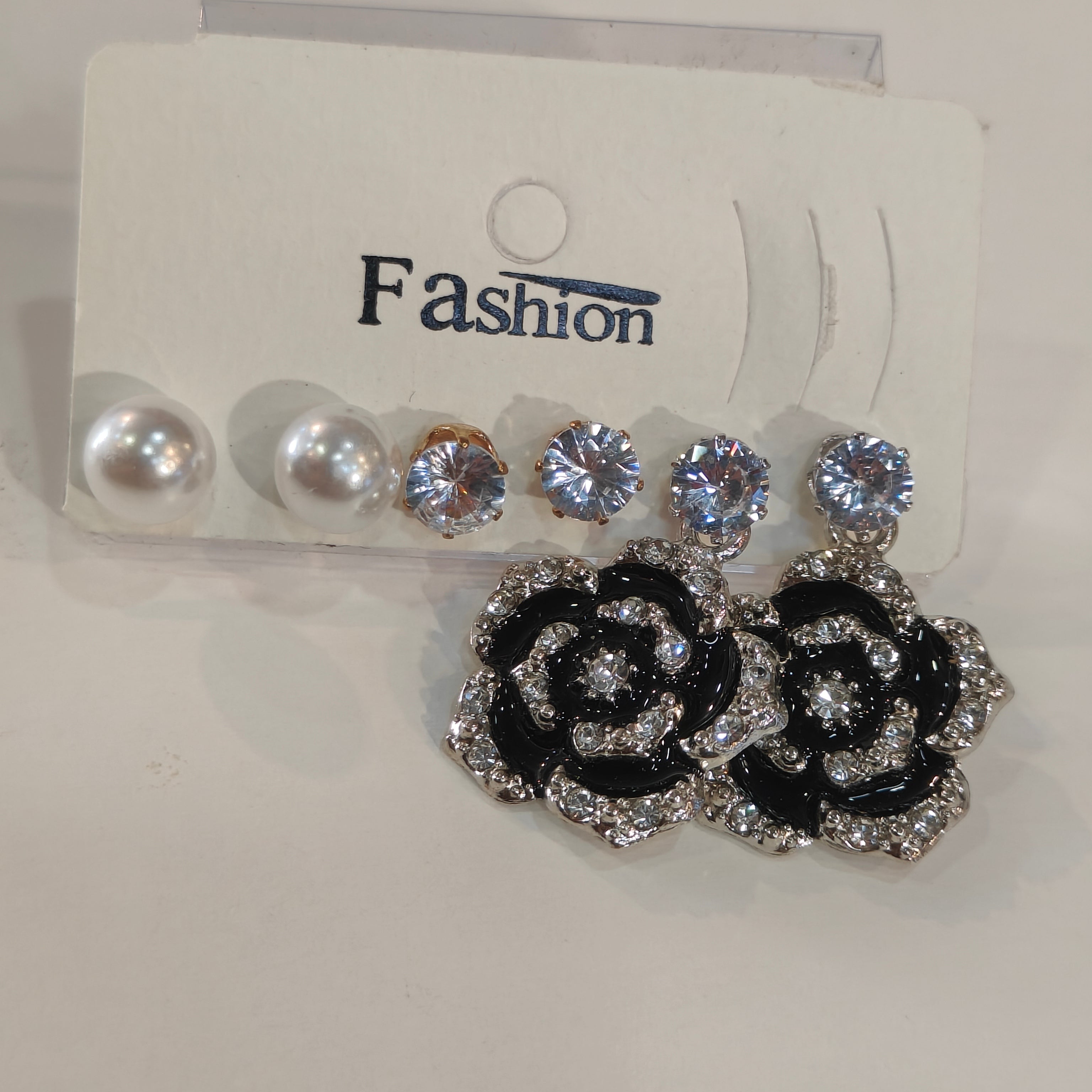 Set of three studs